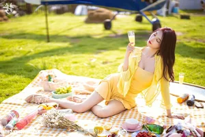 Elegant Dragon Boat Festival Photoshoot Featuring Model Yang Chen Chen: A Celebration of Style and Tradition - image 6