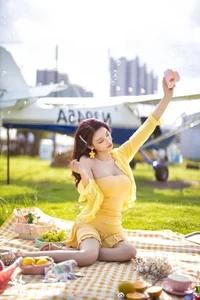 Elegant Dragon Boat Festival Photoshoot Featuring Model Yang Chen Chen: A Celebration of Style and Tradition - image 8