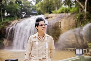 Singer Ngoc Son Performs in Poetic Highlands of Da Lat - image 3