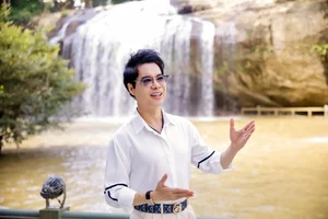 Singer Ngoc Son Performs in Poetic Highlands of Da Lat - image 6
