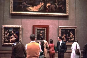 Unlocking the Secrets: Hidden Details Within the Famous Mona Lisa Painting - image 3