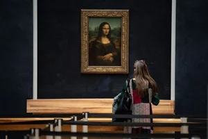 Unlocking the Secrets: Hidden Details Within the Famous Mona Lisa Painting - image 2