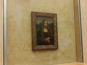 Unlocking the Secrets: Hidden Details Within the Famous Mona Lisa Painting - image 4
