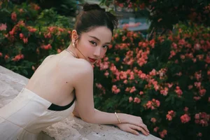 Jun Vu’s Stunning Fashion Comeback: Embracing the Deep-Cut Trend with Elegance - image 2