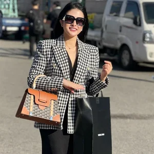 Inside the Glamorous Off-Screen Lives and Chic Fashion of VTV's Most Popular News Editors - image 3