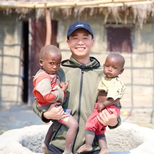 The Inspiring Journey: From Construction Worker to Quang Linh Vlogs - image 4
