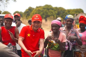 The Inspiring Journey: From Construction Worker to Quang Linh Vlogs - image 7