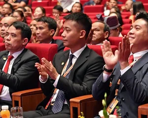 The Inspiring Journey: From Construction Worker to Quang Linh Vlogs - image 1