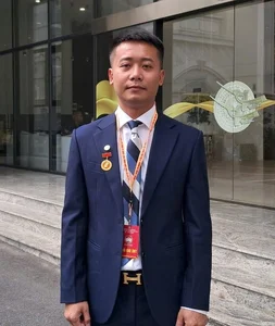 The Inspiring Journey: From Construction Worker to Quang Linh Vlogs - image 0