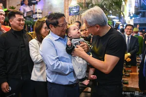 Nvidia CEO Jensen Huang and PM Pham Minh Chinh Enjoy Beer in Hanoi - image 1