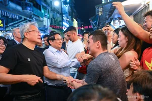 Nvidia CEO Jensen Huang and PM Pham Minh Chinh Enjoy Beer in Hanoi - image 9