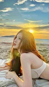 Stunning Chinese Bikini Trends: Elegant Beachside Fashion and Photography - image 1