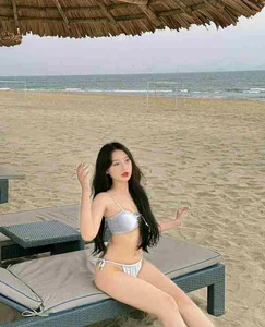 Stunning Chinese Bikini Trends: Elegant Beachside Fashion and Photography - image 5
