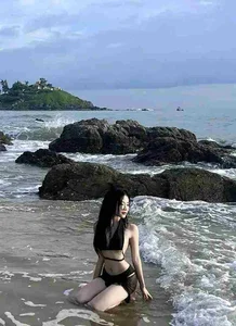 Stunning Chinese Bikini Trends: Elegant Beachside Fashion and Photography - image 4