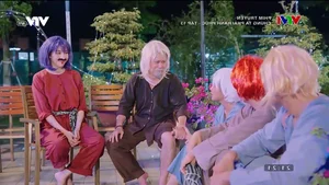 Humorous Fashion Show in 'Chúng Ta Phải Hạnh Phúc' Episode 13 - image 14