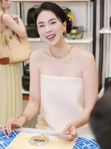 MC Mai Ngoc: Post-Motherhood Radiance and the Evolution of Style - image 5