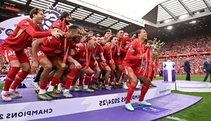 Liverpool Historic Premier League Trophy Lift: Relive the Anfield Glory - image 9