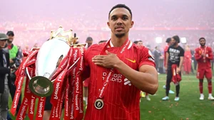 Liverpool Historic Premier League Trophy Lift: Relive the Anfield Glory - image 4