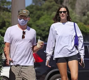 Leonardo DiCaprio Spotted on Casual Ice Cream Date with Italian Supermodel - image 6