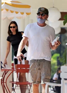 Leonardo DiCaprio Spotted on Casual Ice Cream Date with Italian Supermodel - image 4