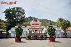 4 Must-Visit Spiritual Landmarks at the Legendary Sam Mountain in Chau Doc - image 1
