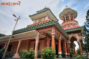 4 Must-Visit Spiritual Landmarks at the Legendary Sam Mountain in Chau Doc - image 8