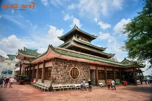 4 Must-Visit Spiritual Landmarks at the Legendary Sam Mountain in Chau Doc - image 2