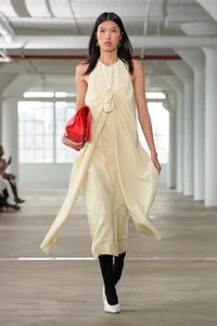 Model Phuong Oanh Makes Waves at New York Fashion Week with Eight Show Appearances - image 5