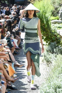 Model Phuong Oanh Makes Waves at New York Fashion Week with Eight Show Appearances - image 1