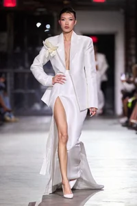 Model Phuong Oanh Makes Waves at New York Fashion Week with Eight Show Appearances - image 0