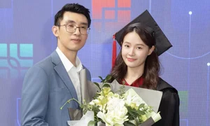 Elegant Matching Fashion Styles of Midu and Husband Minh Dat - image 8