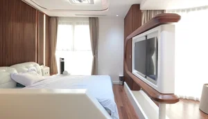 Luxury Real Estate: A Look Inside the $700,000 Apartment Purchased for a Student's Education - image 5