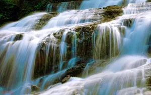 The Mysterious Beauty of Toc Tien Waterfall Hidden in the Truong Son Mountains - image 0