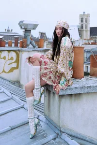 Yang Zi and Guan Xiaotong Stun Global Audiences at Paris Fashion Week - image 18