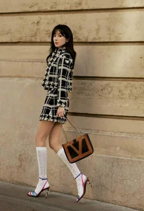 Yang Zi and Guan Xiaotong Stun Global Audiences at Paris Fashion Week - image 10
