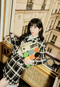 Yang Zi and Guan Xiaotong Stun Global Audiences at Paris Fashion Week - image 5