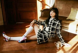 Yang Zi and Guan Xiaotong Stun Global Audiences at Paris Fashion Week - image 0