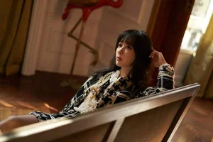 Yang Zi and Guan Xiaotong Stun Global Audiences at Paris Fashion Week - image 12