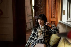 Yang Zi and Guan Xiaotong Stun Global Audiences at Paris Fashion Week - image 6
