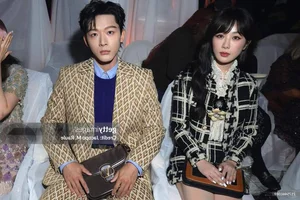 Yang Zi and Guan Xiaotong Stun Global Audiences at Paris Fashion Week - image 3