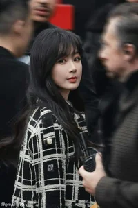 Yang Zi and Guan Xiaotong Stun Global Audiences at Paris Fashion Week - image 22