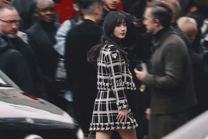 Yang Zi and Guan Xiaotong Stun Global Audiences at Paris Fashion Week - image 21
