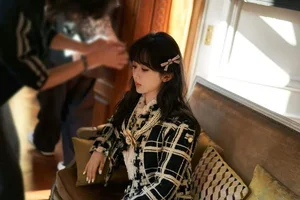 Yang Zi and Guan Xiaotong Stun Global Audiences at Paris Fashion Week - image 38
