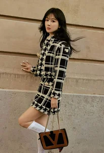 Yang Zi and Guan Xiaotong Stun Global Audiences at Paris Fashion Week - image 1