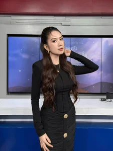 Vietnamese Star Phuong Oanh Radiates Elegance in Sophisticated 'CEO Wife' Style - image 8