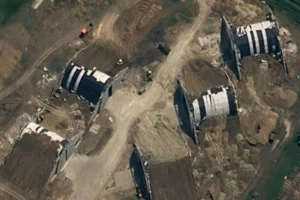 Unusual Military Structures Discovered Near the Russia-Ukraine Border - image 5