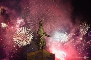 Spectacular Fireworks Light Up Ho Chi Minh City Sky on April 30th - image 5