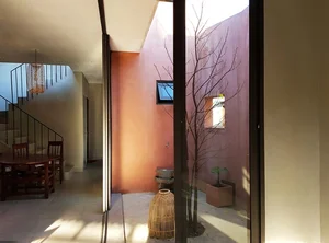 Innovative Terraced Roof Garden House Featured in US Media - image 0