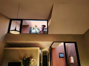 Innovative Terraced Roof Garden House Featured in US Media - image 7