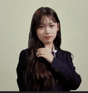 Rookie K-Pop Idol's Middle School Photos Go Viral for Natural Visuals - image 0